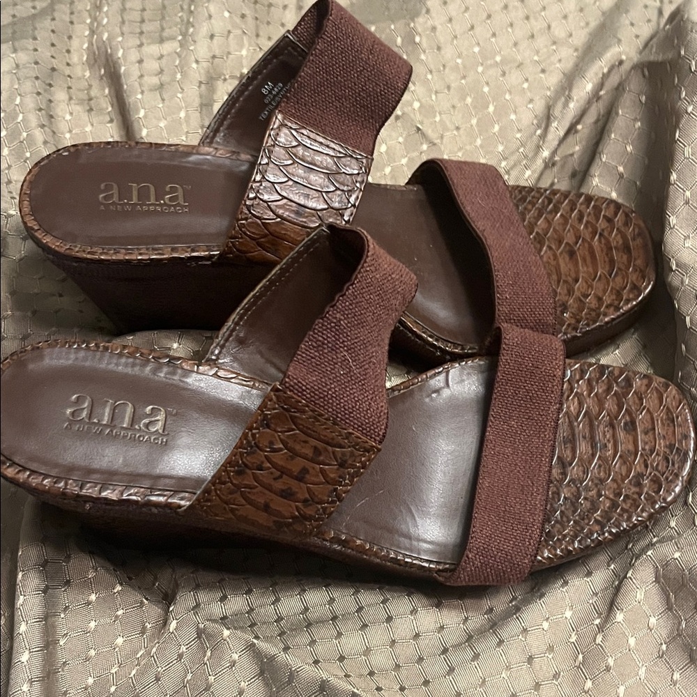 a.n.a Women's Textured Brown Wedge Sandals